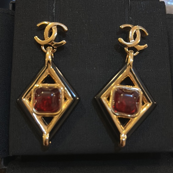 CHANEL 2023 SS Earrings (AB9793 B09819 NL654) - Picture 2 of 12